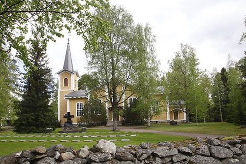 Jäppilän kirkko kesällä.